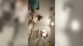 小胖哥酒店约炮刚刚离异的女同事骚的很各种姿势操都满足不了