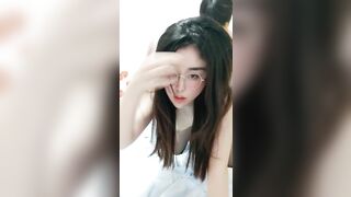 开档黑丝眼镜小保姆颜值不错