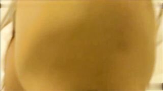 花花公子一边操美女大学生炮友一边电话直播淫声荡语给女友