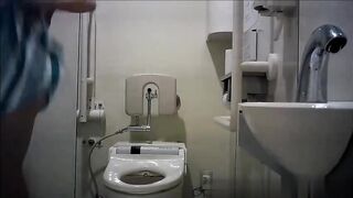 高级西餐厅正面清晰偷拍各种职业气质女性尿尿