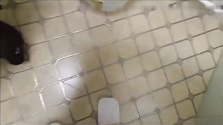 银行小白领一边打电话一边被操被射了满满一嘴