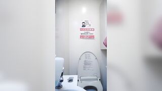 美女如云美容院公共女厕正面偷拍