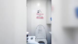美女如云美容院公共女厕正面偷拍