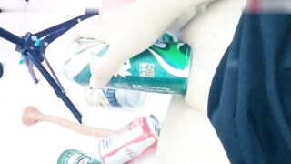 虐逼行动扩阴器撑开道具插菊花骚男往逼里尿尿
