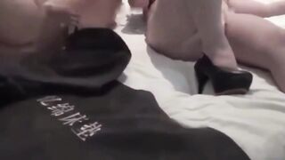 双飞丰满性感姐妹对白淫荡