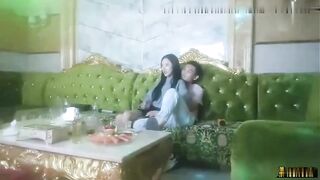 商务KTV神似娜扎御姐甜美娇小身材带回酒店啪啪