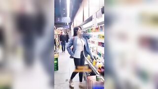 极品女神在商场厕所开炮