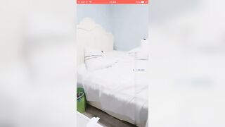 肉感大奶骚妇吃鸡挑逗蒙面狼友操逼