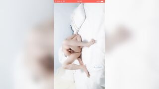 肉感大奶骚妇吃鸡挑逗蒙面狼友操逼