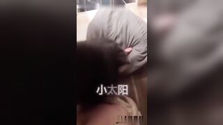 老婆求我在洗浴休息区操她直接在男厕门口后入