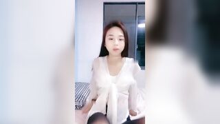 重磅推荐新晋学生妹萝莉小蓝儿下海直播捞钱