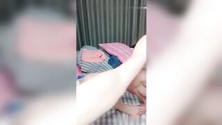 破处18岁少女坚持住马上就不疼了