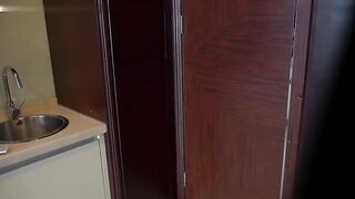 绿帽淫妻3P粉丝巨乳老婆拿妻抵债