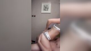 高颜值女友被按在窗边猛操各种姿势做爱