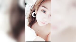 面带桃花爆乳美女