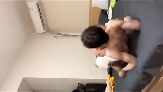 网红以晨被肌肉健身教练按在床上爆操好销魂