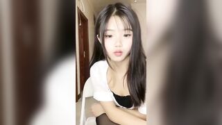 清纯甜美少女一脸呆萌卡哇伊