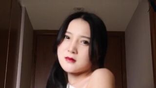 美女模特摩铁外拍没想到著了色淫师的道给带上床实弹啪啪