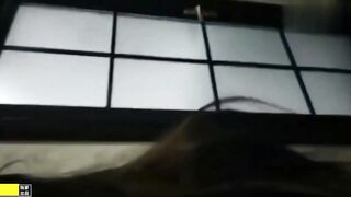 骚女子光着身体还要护着情夫
