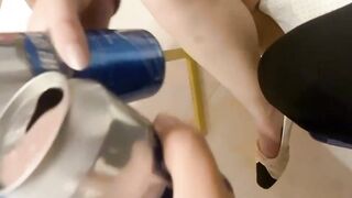 绝对刺激的乱伦事件，把姨母按在床上猛插！