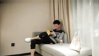 白皙皮肤笔直大长腿