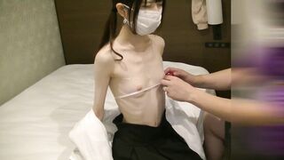 18岁学生妹初次援交精油按摩迎接巨屌内射无毛嫩穴