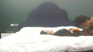 大奶肥臀外围美御姐一进来就推到调情